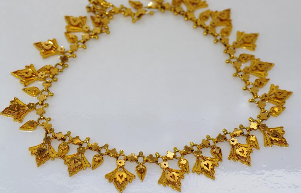 Intricate 18ct yellow gold necklace - Image 2 of 2