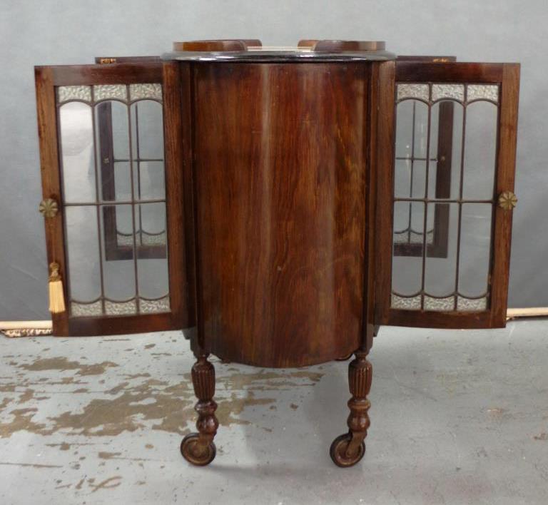 Leadlight walnut drinks trolley - Image 4 of 5