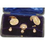 Boxed 9ct gold cufflinks