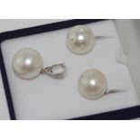 18ct white gold, Broome pearl set