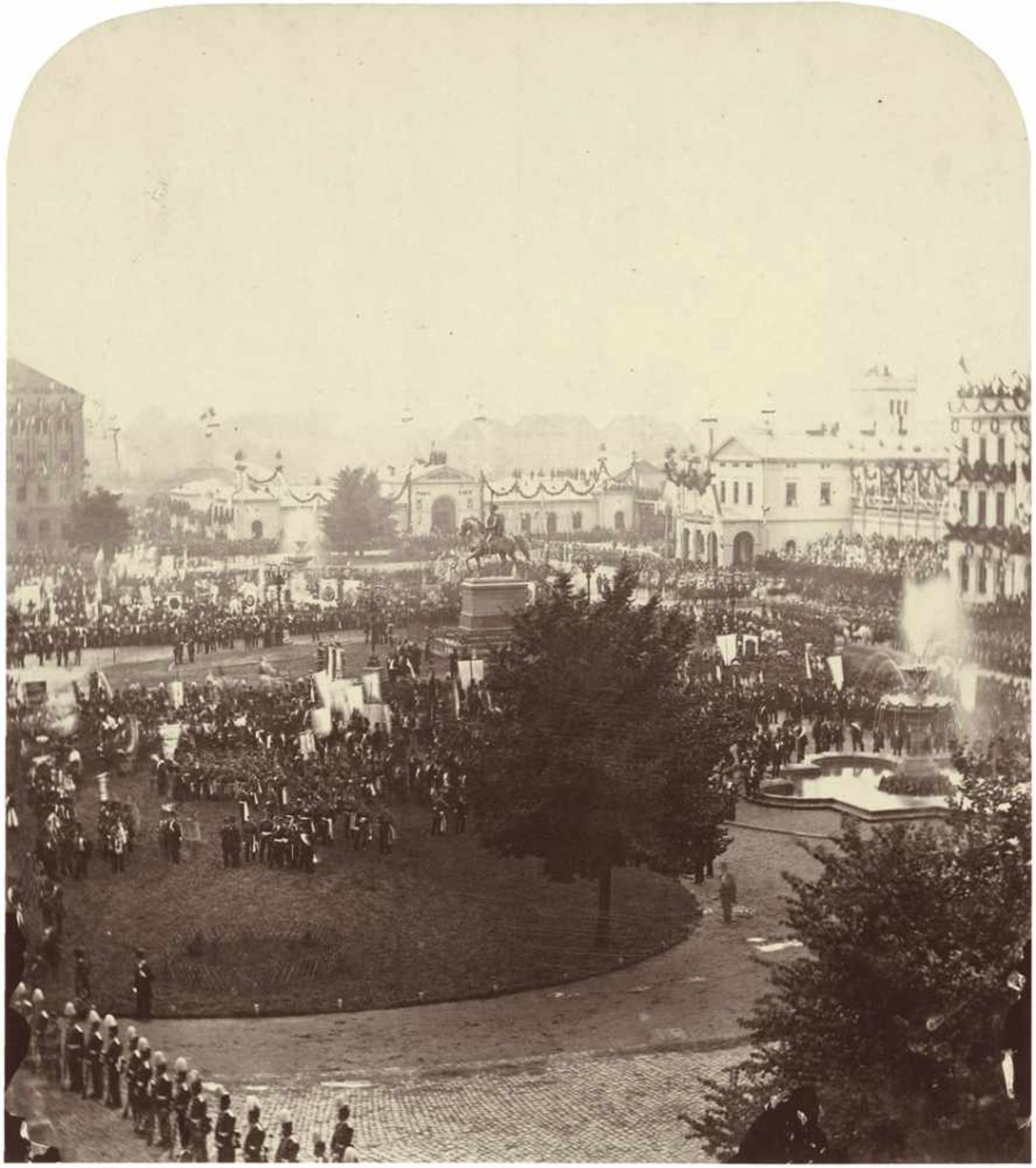 Ernst-August Denkmal 1861: Unveiling of the Ernst-August Monument Photographer: Küster & Risse,