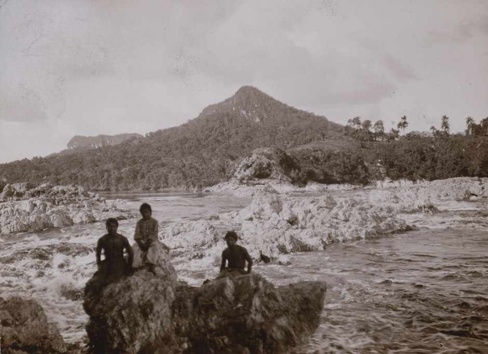 Amazonia / Koch-Grünberg Expedition: Landscapes, portraits, hunting and village scenes of the Amazon - Bild 2 aus 3