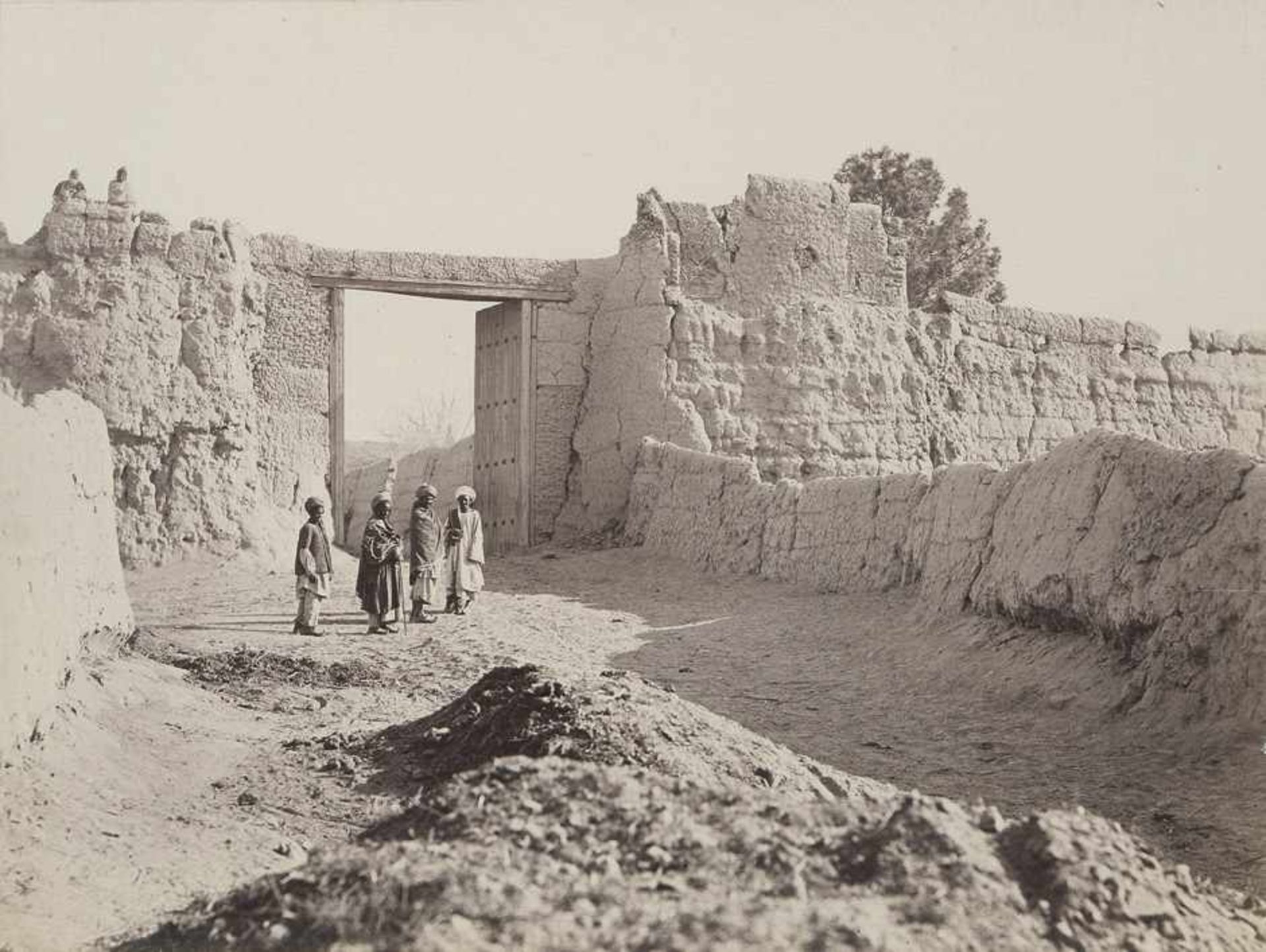 Burke, John and William Baker: Images of Fort Jellalabad near Kabul (Attributed to). Images of