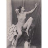 Galdi, Vincenzo: Female nude Female nude. Circa 1900. Albumen print. 22,5 x 16,5 cm. Photographer'