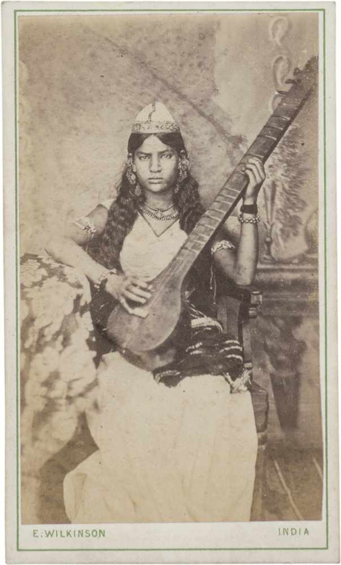 India: Portraits of women and Nautch girls Photographer: E. Wilkinson, Bengal Photographers. - Bild 5 aus 6