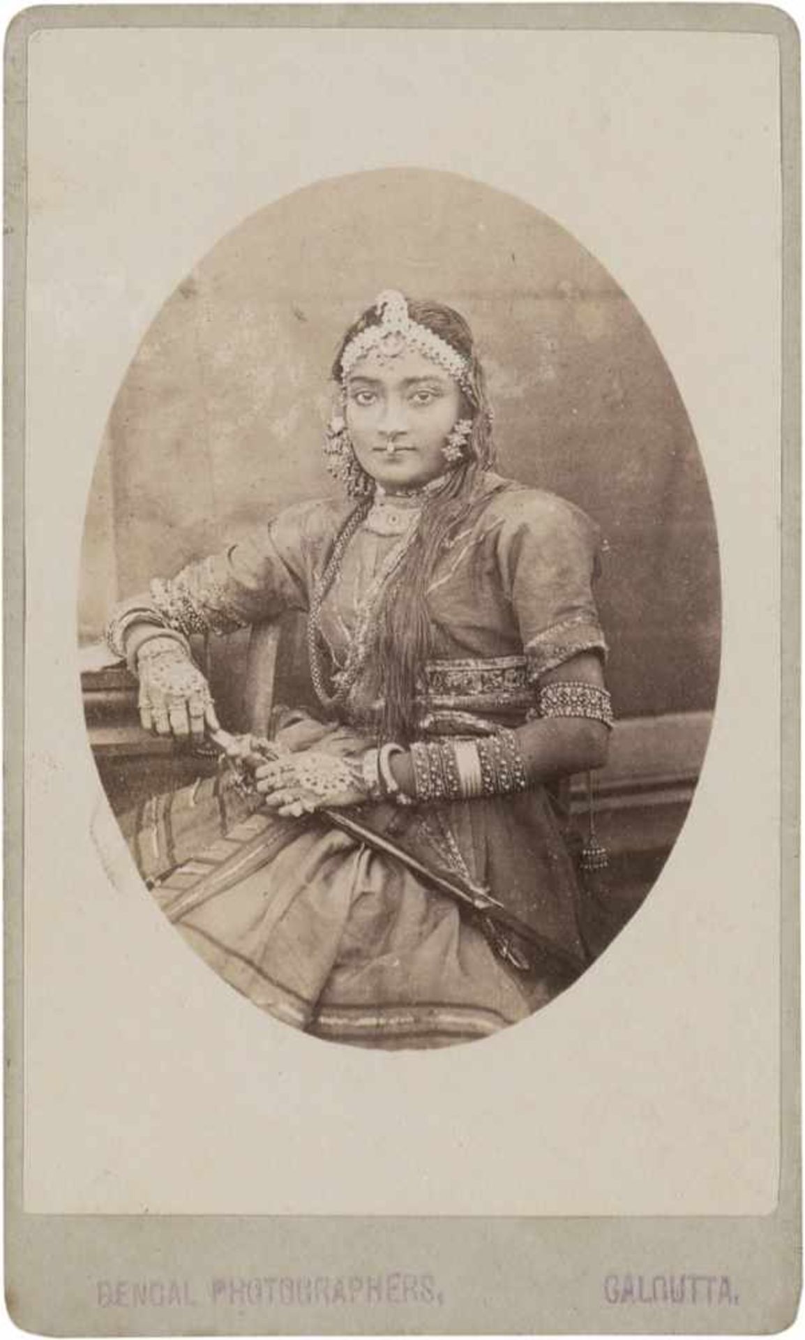 India: Portraits of women and Nautch girls Photographer: E. Wilkinson, Bengal Photographers. - Bild 4 aus 6