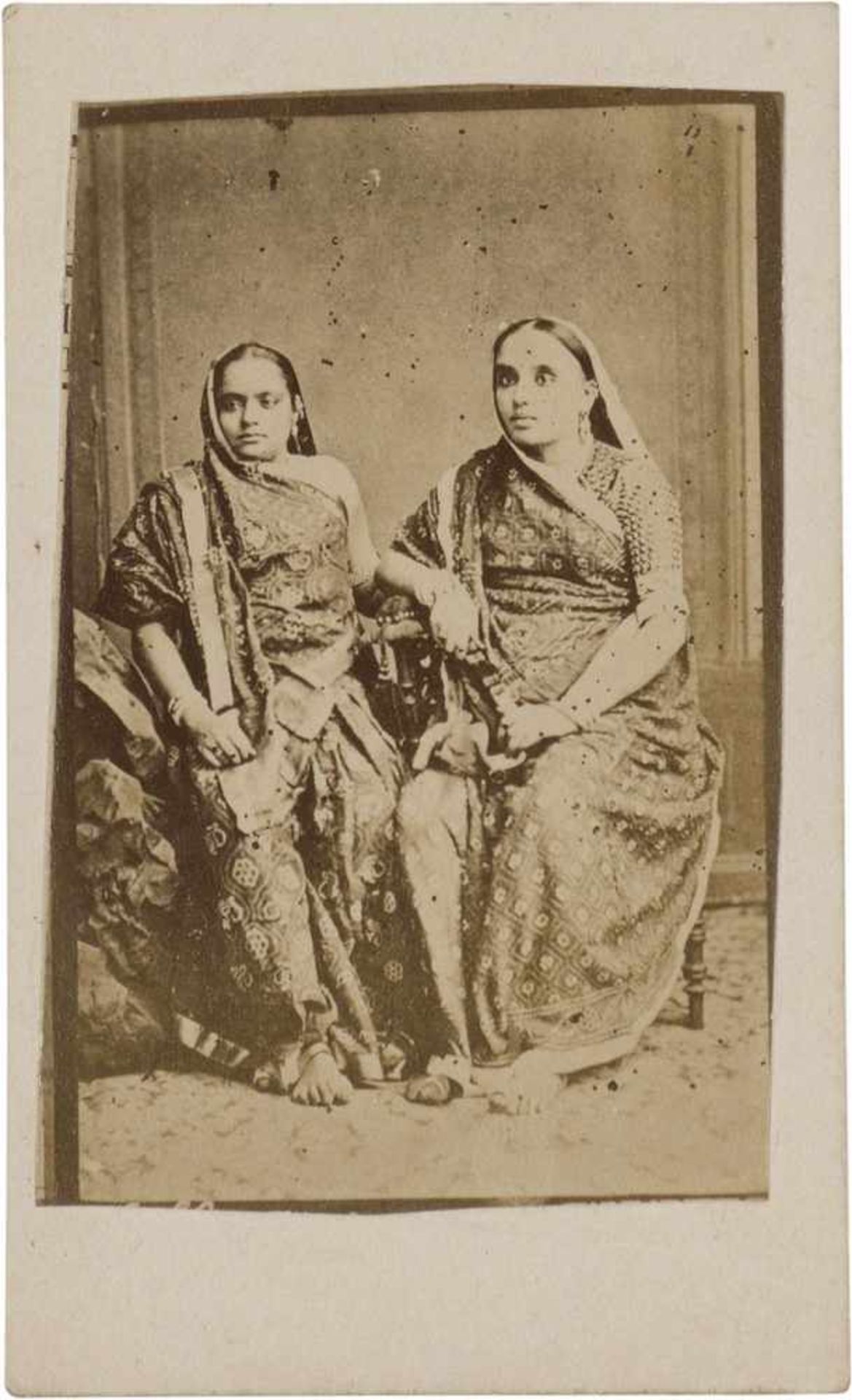 India: Portraits of women and Nautch girls Photographer: E. Wilkinson, Bengal Photographers. - Bild 6 aus 6