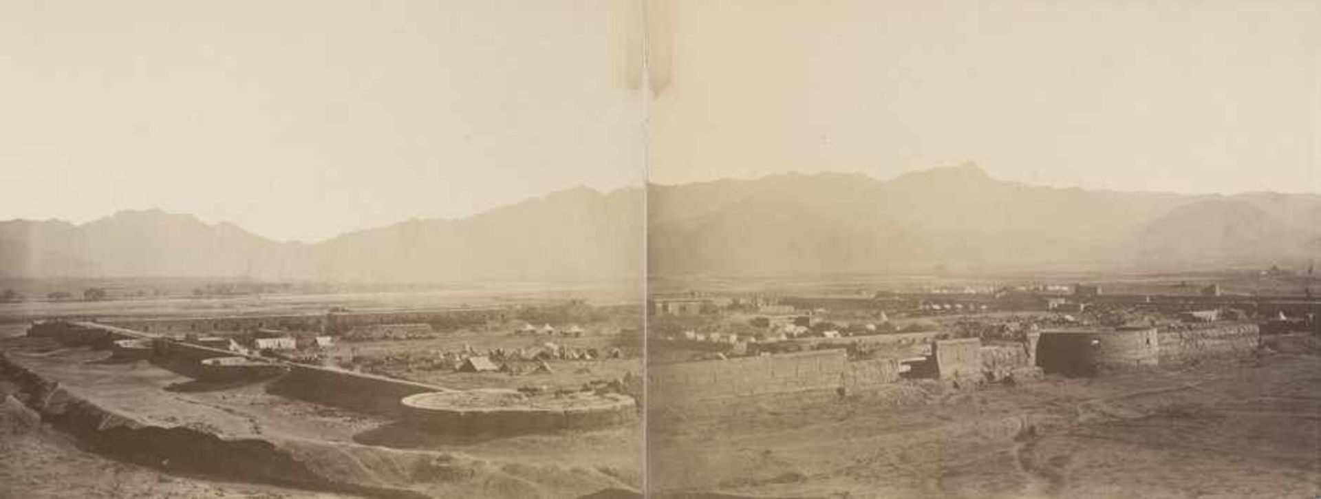 Burke, John and William Baker: Panorama of valley and Fort Takka, Afghanistan during the Second - Bild 2 aus 2