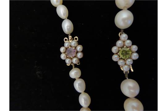 A cultured pearl necklace with rose gold amethyst and pearl clasp, together with another necklace of - Image 3 of 3