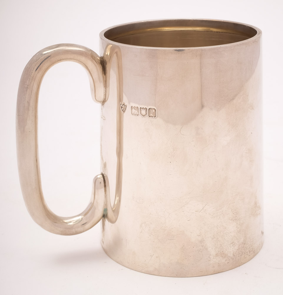 A George V silver mug, maker Haseler Brothers, London,