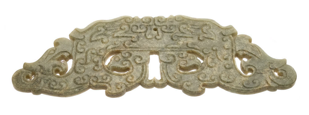 A Chinese carved and pierced jade girdle pendant: in Han Dynasty style, - Image 2 of 4