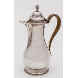 An Edward VII silver hot water jug, maker Daniel & John Wellby, London,