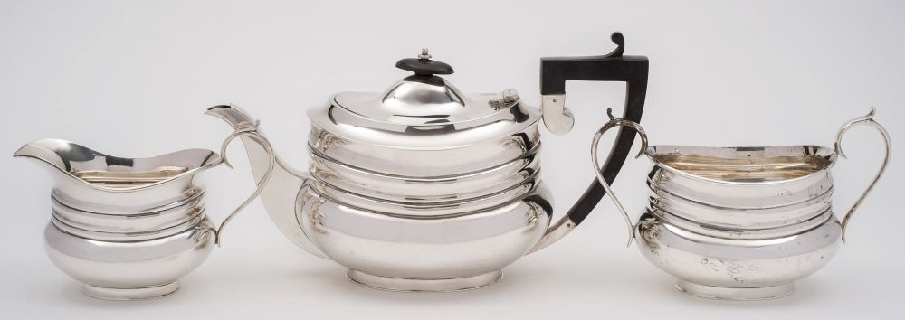 An Edward VII silver three-piece tea service, maker Frank Cobb & Co Ltd, Sheffield,