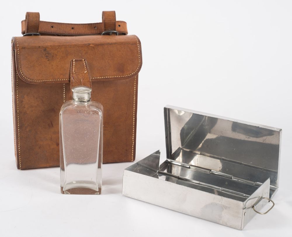 A leather cased hunting set:, containing a silver plated sandwich box and a glass flask. - Image 2 of 3