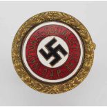 1.2.) Deutsches Reich (1933-45) Goldenes Parteiabzeichen der NSDAP, kleine Ausführung.Buntmetall