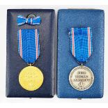 1.3.) Bundesrepublik Deutschland und DDR Schleswig-Holstein: Medaille für Treue Arbeit - Gold und