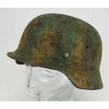 4.1.) Uniformen / Kopfbedeckungen Wehrmacht: Stahlhelm M40 - Rautarnung.Glocke mit ca. 90%