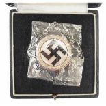 1.2.) Deutsches Reich (1933-45) Deutsches Kreuz, in Silber, im Etui.Tombak, die Basisplatte