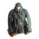 4.1.) Uniformen / Kopfbedeckungen Wehrmacht: Uniformensemble eines Feldwebels der Gebirgstruppe.