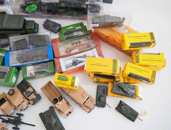 7.3.) Spielzeug Sammlung Militär-Fahrzeuge.Modelle in diversen Größen, unterschiedliche - Image 2 of 2