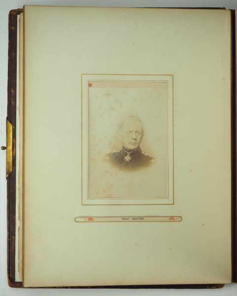 3.2.) Fotos / Postkarten Pracht - Kriegs-Album 1870 & 1871.Aufwendig geprägter Ledereinband, mit - Image 8 of 8