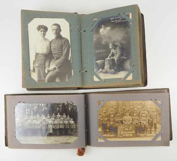 3.2.) Fotos / Postkarten Zwei Postkarten-Alben 1. Weltkrieg.Weit über 100 Postkarten.Zustand: II 3.