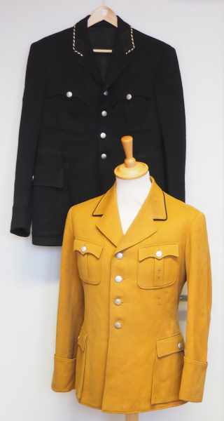 4.1.) Uniformen / Kopfbedeckungen NSDAP/SA/NSKK: Dienstrock eines alten Kämpfers.Braune Gabardine,