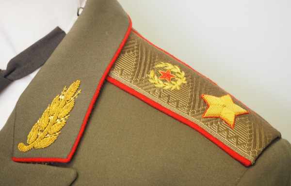 4.1.) Uniformen / Kopfbedeckungen Sowjetunion: Uniform eines Armeegeneral.Olivfarbenes Tuch, - Image 2 of 4