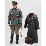 7.3.) Spielzeug Spielzeugpuppe Generalfeldmarschall.Püppchen mit Uniform, vielen Auszeichnungen etc.