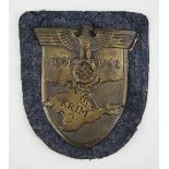1.2.) Deutsches Reich (1933-45) Krimschild.Eisen bronziert, auf luftwaffegrauem Stoff, vier Splinte,