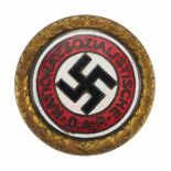 1.2.) Deutsches Reich (1933-45) Goldenes Parteiabzeichen der NSDAP, große Ausführung.Buntmetall