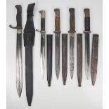 4.3.) Blankwaffen Fünf Bajonette.Diverse, je mit Scheide.Zustand: II 4.3.) Edged Weapons