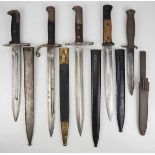 4.3.) Blankwaffen Fünf Bajonette.Diverse, je mit Scheide.Zustand: II 4.3.) Edged Weapons