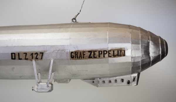 7.3.) Spielzeug Luftschiff - DLZ 127 "Graf Zeppelin" - 95 cm.Mehrteilig gefertigtes Metall- - Image 2 of 3