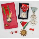 2.2.) Welt International: Lot von 4 Auszeichnungen.1.) Bulgarien: Militär-Verdienstkreuz, 5.