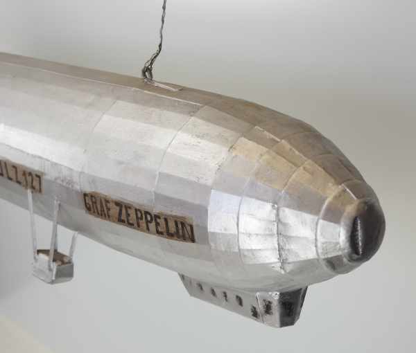 7.3.) Spielzeug Luftschiff - DLZ 127 "Graf Zeppelin" - 95 cm.Mehrteilig gefertigtes Metall- - Image 3 of 3