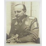 3.2.) Fotos / Postkarten Ritterkreuzträger und Narvik Veteran der Luftwaffe.Halbporträt, in