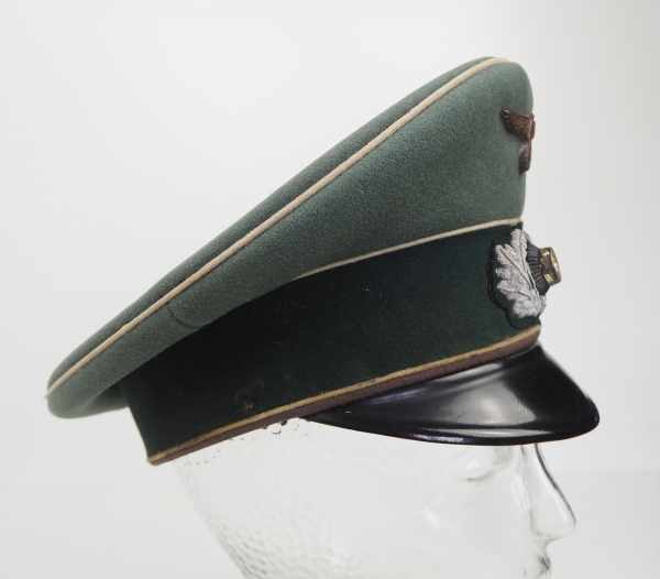 4.1.) Uniformen / Kopfbedeckungen Wehrmacht: Schirmmütze und Parade-Waffenrock eines Hauptmann der - Image 8 of 10