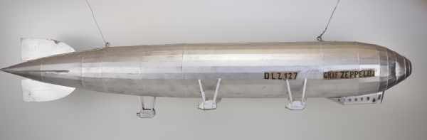 7.3.) Spielzeug Luftschiff - DLZ 127 "Graf Zeppelin" - 95 cm.Mehrteilig gefertigtes Metall-