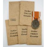 1.2.) Deutsches Reich (1933-45) Fünf Schutzwall Ehrenzeichen, in Tüte.Je Medaille mit Band, in