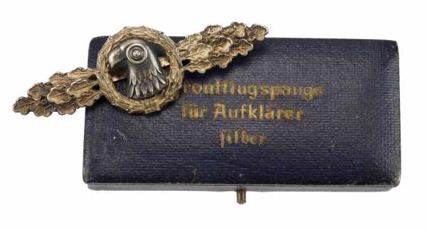 1.2.) Deutsches Reich (1933-45) Frontflugspange für Aufklärer, in Silber, im Etui.Buntmetall