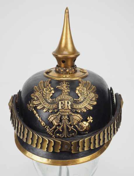 4.1.) Uniformen / Kopfbedeckungen Preussen: Pickelhaube für Offiziere der Infanterie.Lederkorpus, - Image 2 of 5