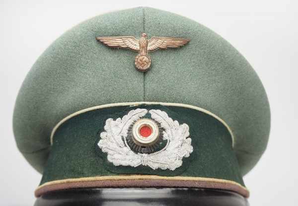 4.1.) Uniformen / Kopfbedeckungen Wehrmacht: Schirmmütze und Parade-Waffenrock eines Hauptmann der - Image 10 of 10