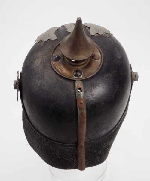 4.1.) Uniformen / Kopfbedeckungen Preussen: Pickelhaube für Mannschaften der Infanterie, Feldgrau. - Image 2 of 3