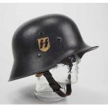 4.1.) Uniformen / Kopfbedeckungen Wehrmacht: Stahlhelm M17, mit Doppelemblem.Originale Glocke, die