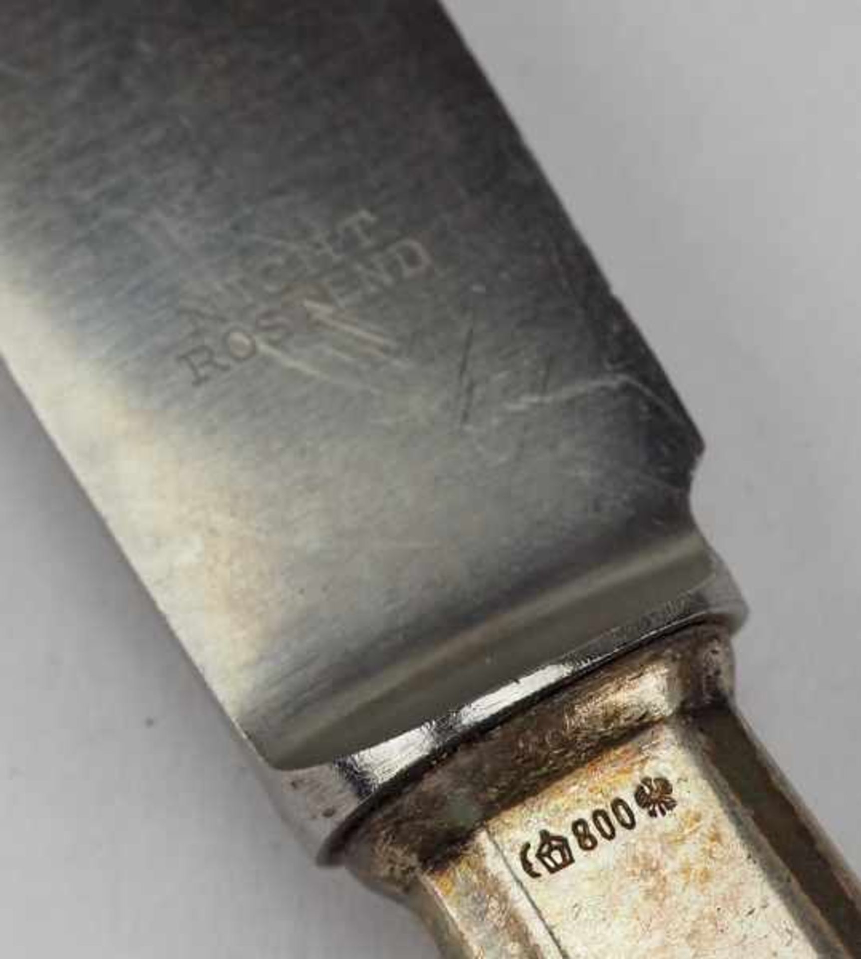 4.2.) Effekten / Ausrüstung Italien: Messer mit aufgelegtem Liktorenbündel.Heft Silber, - Image 3 of 3