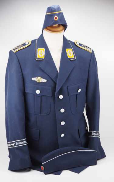 4.1.) Uniformen / Kopfbedeckungen Bundeswehr: Uniform eines Oberstabsfeldwebel der Luftwaffe im