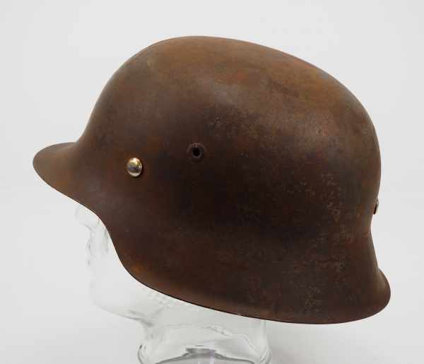 4.1.) Uniformen / Kopfbedeckungen Waffen-SS: Stahlhelm M42.Glocke mit original Lackierung, - Image 2 of 3