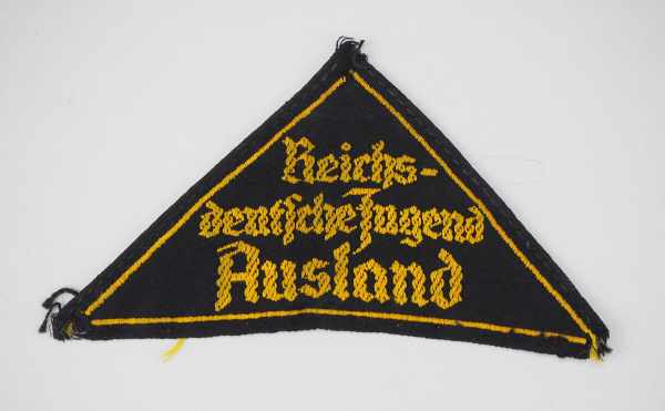 4.2.) Effekten / Ausrüstung HJ: Gebietsdreieck "Reichsdeutsche Jugend Ausland".Schwarzes Tuch, gelbe