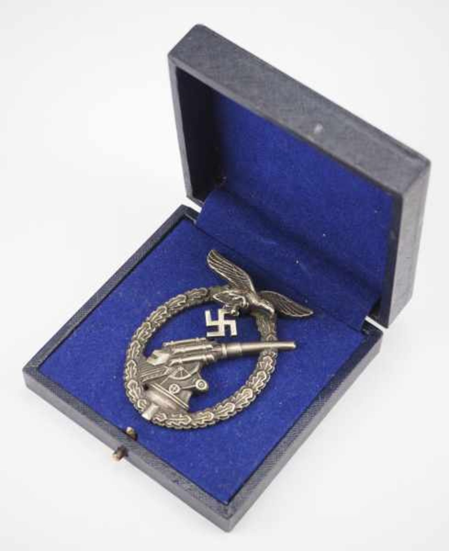 1.2.) Deutsches Reich (1933-45) Flakkampfabzeichen, der Luftwaffe, im Etui - Brehmer.Buntmetall - Image 3 of 3